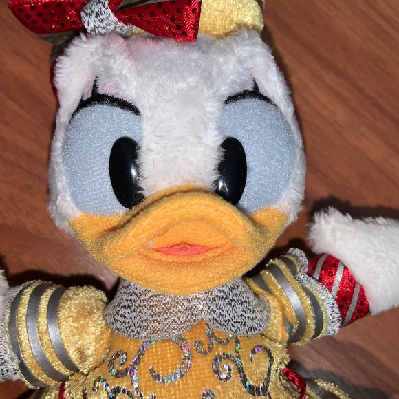 Tokyo Disney Japan Daisy Duck 30th Anniversary Plush - Picture 4 of 13